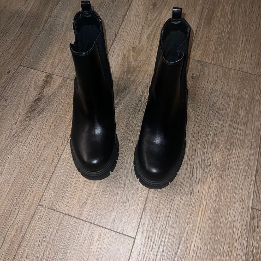 MADDEN GIRL "TESSA" CHUNKY BLACK BOOTIES SIZE 9.5 - Picture 8 of 16